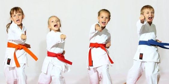 Kinderen tijdens de jeugdtraining